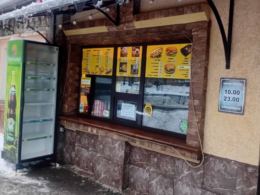 В центре Саратова закрыли уличное кафе с шаурмой из-за повара-мигранта В центре Саратова закрыли уличное кафе с шаурмой из-за повара-мигранта